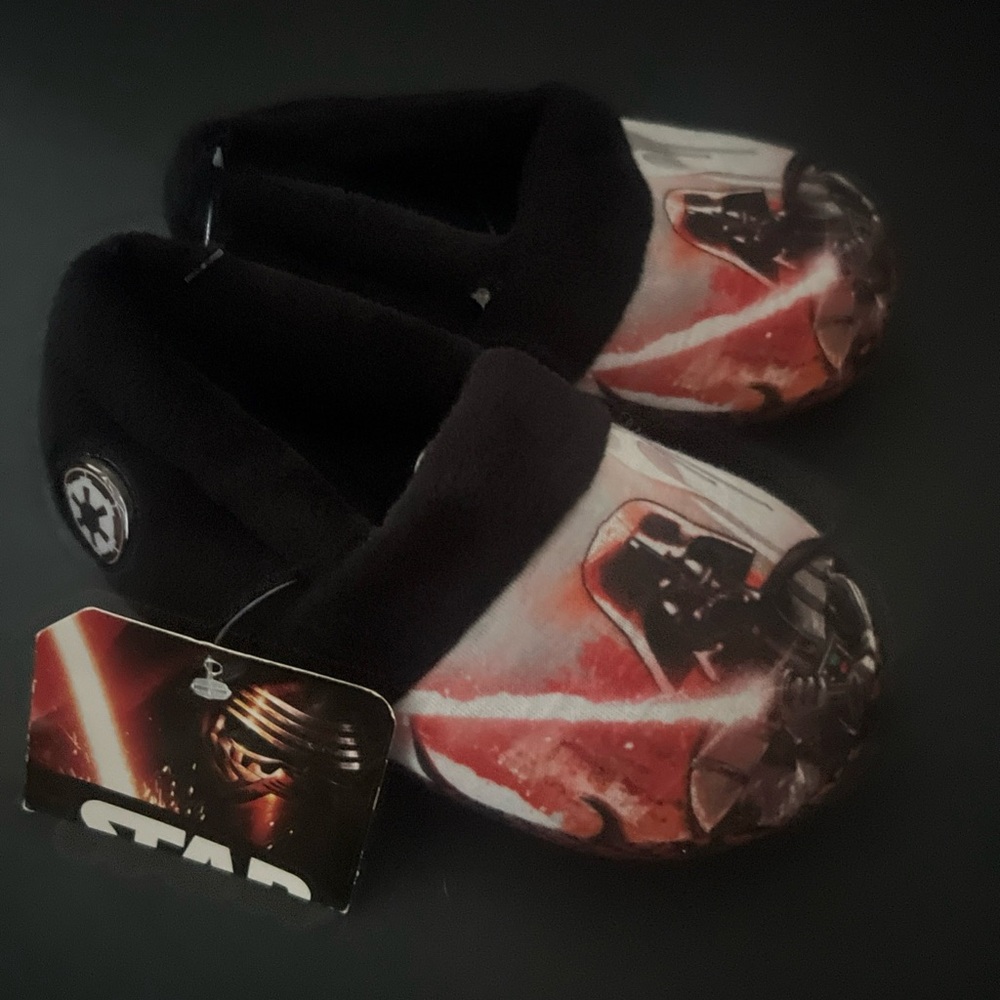 Star Wars Slippers Size 7-8 Black and Red Kylo Ren Slip on